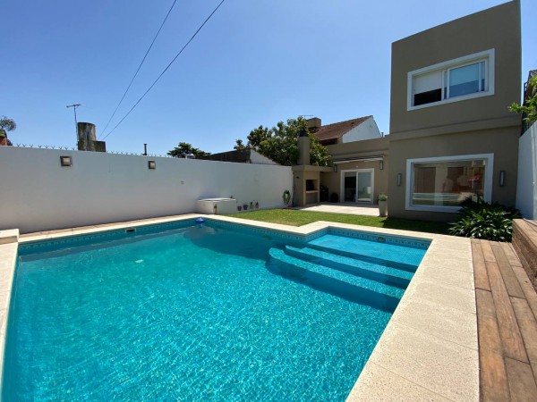 Casa con piscina en excelente zona de Castelar Norte!