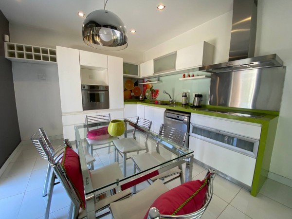 Casa con piscina en excelente zona de Castelar Norte!