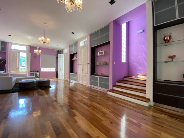 Casa con piscina en excelente zona de Castelar Norte!