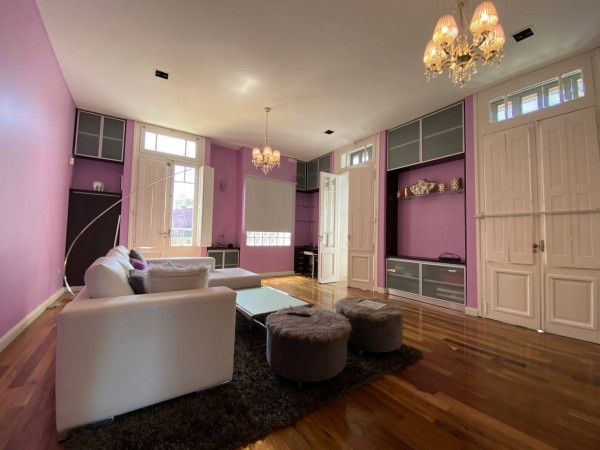Casa con piscina en excelente zona de Castelar Norte!