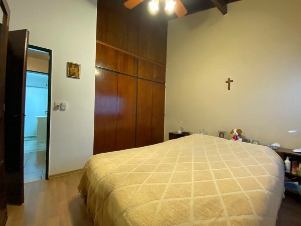 Nuevo Valor! Casa en venta en Castelar Norte sobre dos lotes!