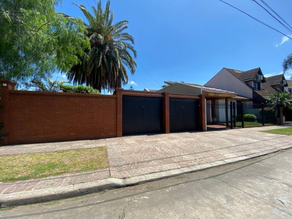 Nuevo Valor! Casa en venta en Castelar Norte sobre dos lotes!