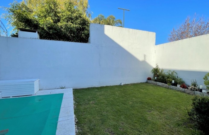 Casa en venta en Zona residencial de Castelar Norte - 4 ambientes!