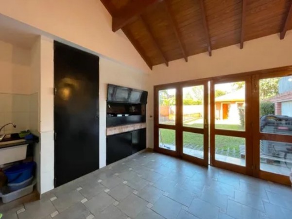 Casa en Venta en Castelar Norte - 5 ambientes! Zona Residencial!