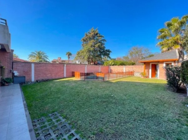 Casa en Venta en Castelar Norte - 5 ambientes! Zona Residencial!