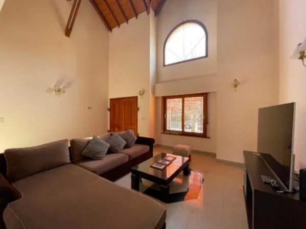 Casa en Venta en Castelar Norte - 5 ambientes! Zona Residencial!