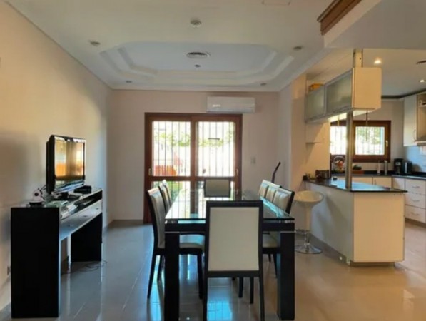 Casa en Venta en Castelar Norte - 5 ambientes! Zona Residencial!