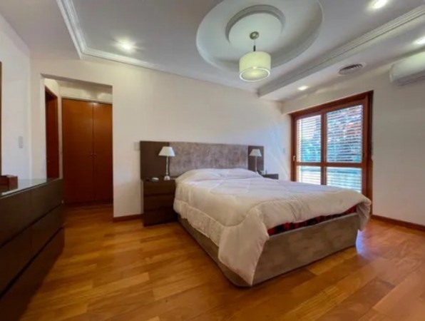 Casa en Venta en Castelar Norte - 5 ambientes! Zona Residencial!