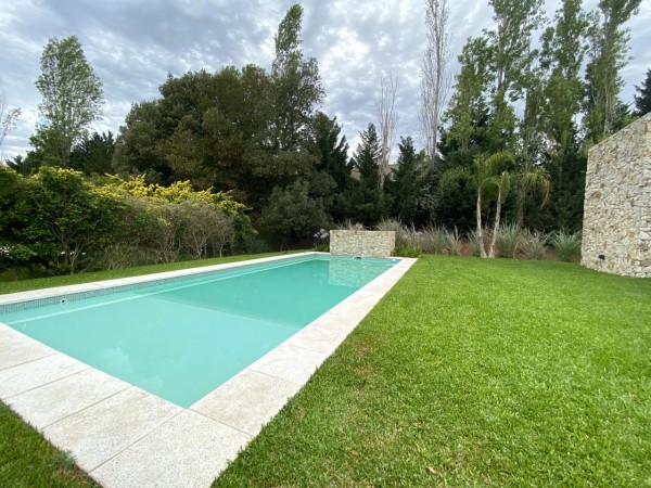 Casa en Venta en Country Terravista - 7 ambientes - Impecable!