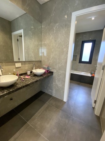 Casa en Venta en Country Terravista - 7 ambientes - Impecable!