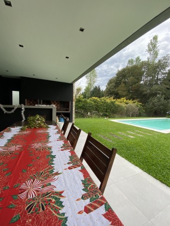 Casa en Venta en Country Terravista - 7 ambientes - Impecable!
