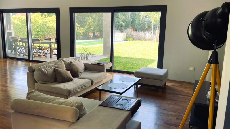 Casa en Venta en Country Terravista - 7 ambientes - Impecable!