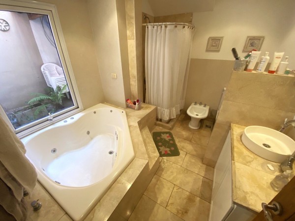 NUEVO VALOR - Casa en venta en Castelar Norte - 4 ambientes! Excelente ubicacion! Permuta!