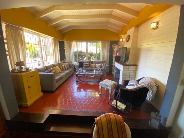 NUEVO VALOR - Casa en venta en Castelar Norte - 4 ambientes! Excelente ubicacion! Permuta!