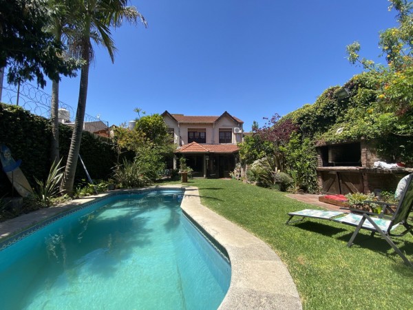 NUEVO VALOR - Casa en venta en Castelar Norte - 4 ambientes! Excelente ubicacion! Permuta!
