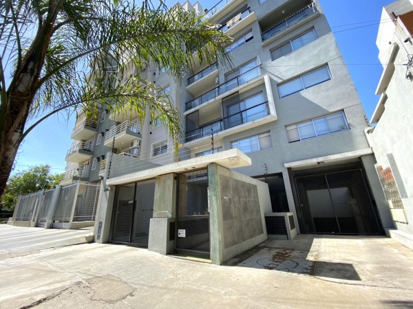 NUEVO VALOR! En Venta Impecable departamento 3 ambientes en Moron - con cochera!