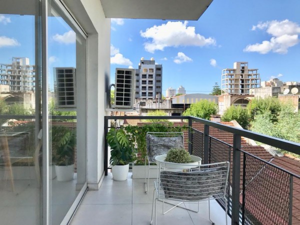 NUEVO VALOR! En Venta Impecable departamento 3 ambientes en Moron - con cochera!
