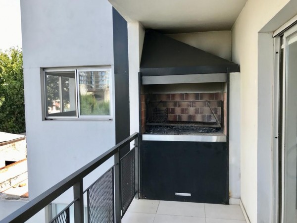 NUEVO VALOR! En Venta Impecable departamento 3 ambientes en Moron - con cochera!
