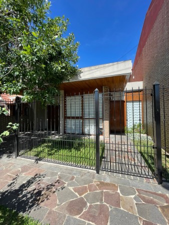 Casa 6 ambientes - San Nicolas 1339 - Castelar Norte