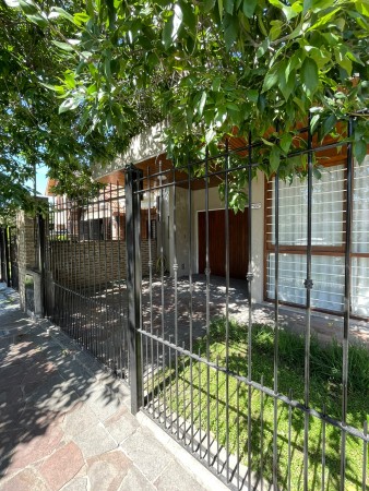 Casa 6 ambientes - San Nicolas 1339 - Castelar Norte