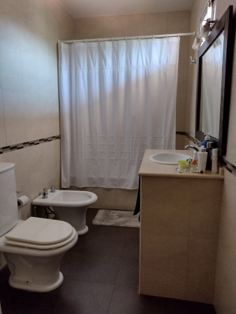 Casa 6 ambientes - San Nicolas 1339 - Castelar Norte