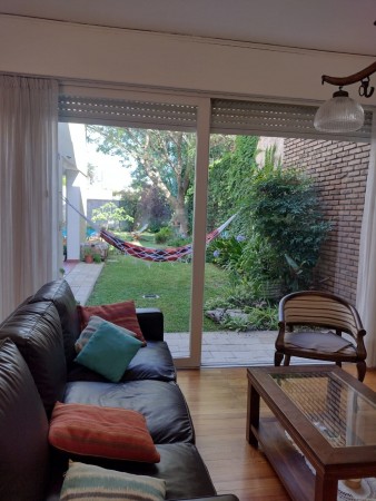 Casa 6 ambientes - San Nicolas 1339 - Castelar Norte
