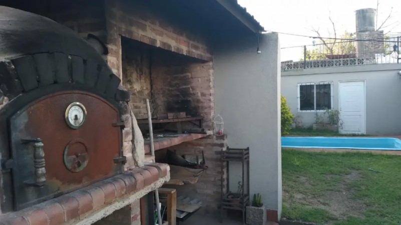 Salvador Cetra 2000 ! Ituzaingo - Casa 4 amb + Dto 3 amb