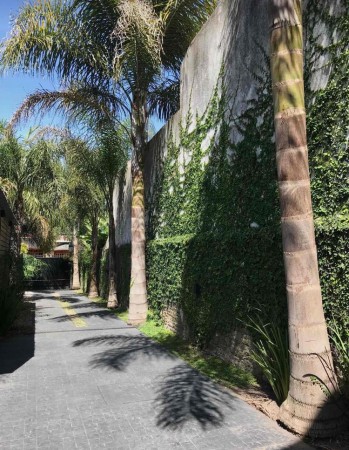 Casa en Venta en Castelar sobre Av. Sarmiento - 4 ambientes! Permuta!