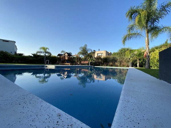 NUEVO VALOR! Hermosa casa en Country Terravista - 4 dormitorios! FINANCIA