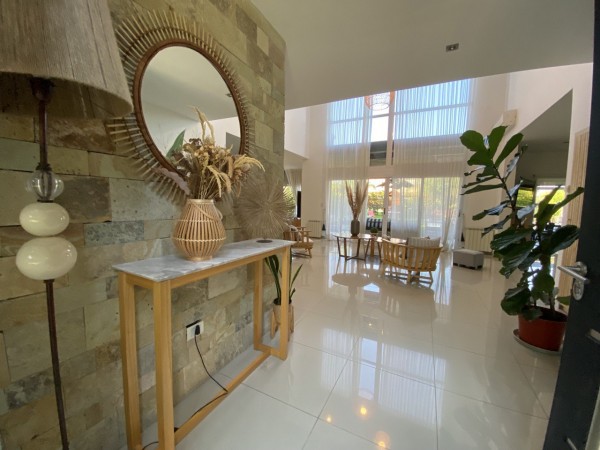 NUEVO VALOR! Hermosa casa en Country Terravista - 4 dormitorios! FINANCIA