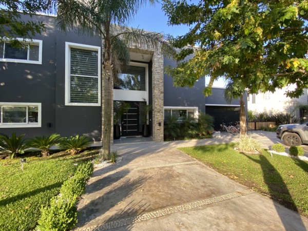 NUEVO VALOR! Hermosa casa en Country Terravista - 4 dormitorios! FINANCIA