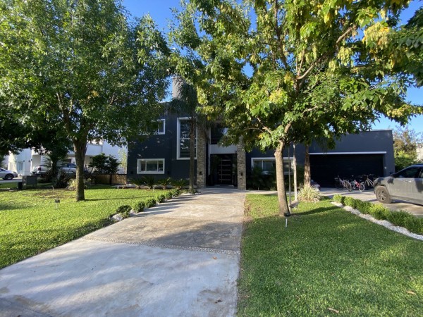 NUEVO VALOR! Hermosa casa en Country Terravista - 4 dormitorios! FINANCIA