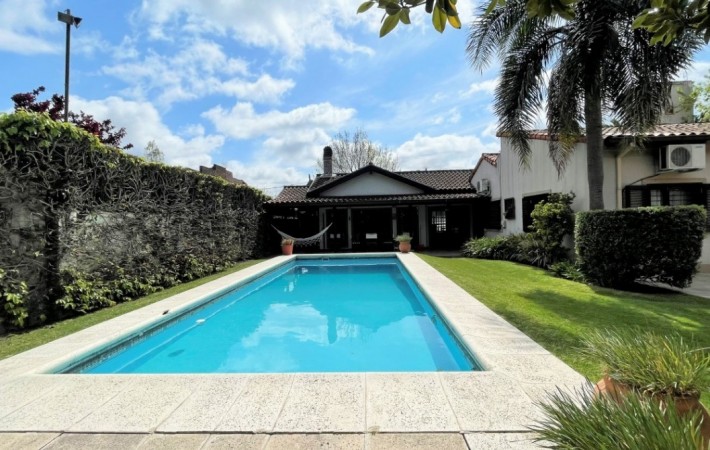 Casa en Venta en Castelar Norte - Excelente ubicación - 5 dormitorios!