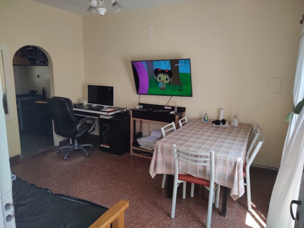 Castelar Centro - Casa en Ph 2 amb con patio !