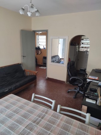 Castelar Centro - Casa en Ph 2 amb con patio !