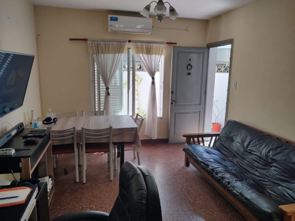 Castelar Centro - Casa en Ph 2 amb con patio !