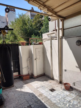Castelar Centro - Casa en Ph 2 amb con patio !