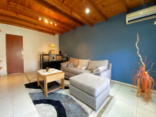 Casa en venta en Zona residencial de Castelar Norte - 4 ambientes!
