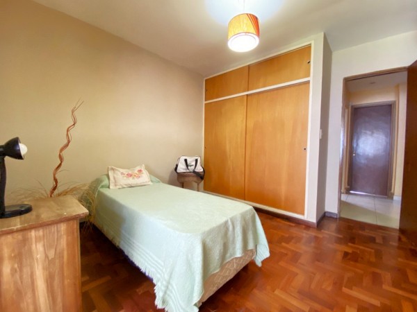 Casa en venta en Zona residencial de Castelar Norte - 4 ambientes!