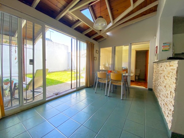 Casa en venta en Zona residencial de Castelar Norte - 4 ambientes!