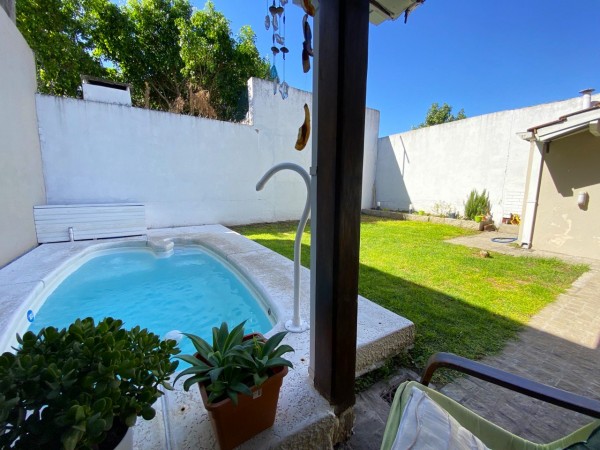 Casa en venta en Zona residencial de Castelar Norte - 4 ambientes!