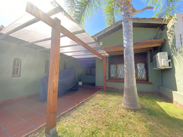 Casa en venta en Zona residencial de Castelar Norte - 4 ambientes!