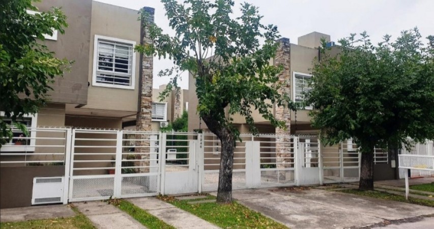 Colonia 1200 ! Duplex 3 ambientes - Permuta !