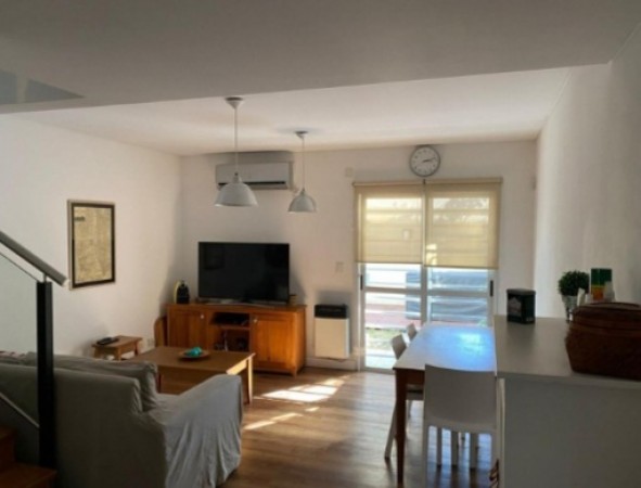 Colonia 1200 ! Duplex 3 ambientes - Permuta !