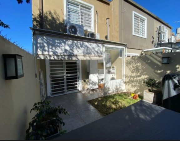 Colonia 1200 ! Duplex 3 ambientes - Permuta !
