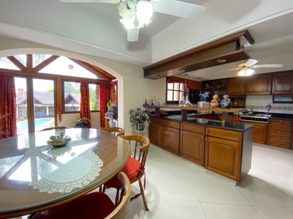 Chalet en venta en Castelar Norte de 5 ambientes!