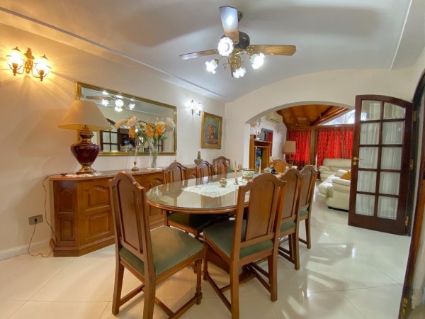 Chalet en venta en Castelar Norte de 5 ambientes!