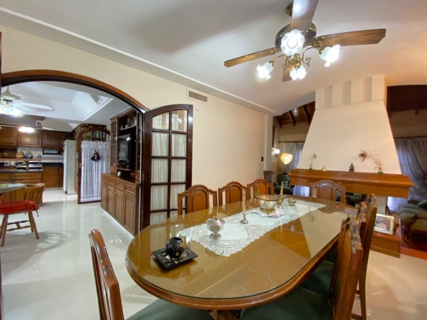 Chalet en venta en Castelar Norte de 5 ambientes!