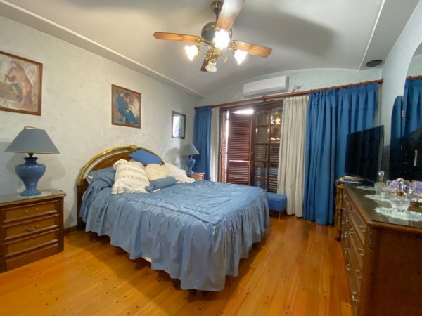 Chalet en venta en Castelar Norte de 5 ambientes!