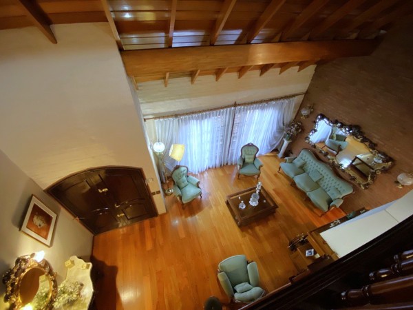 Chalet en venta en Castelar Norte de 5 ambientes!